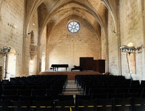 L&rsquo;art du silence en musique : comment l&rsquo;absence de son sculpte l&rsquo;émotion